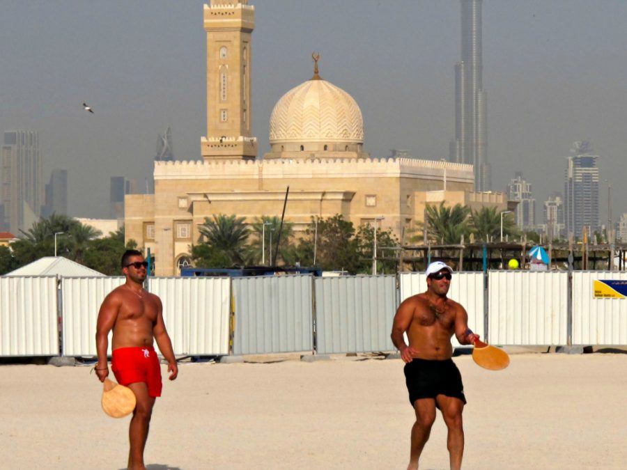 Beach tennis on Kite Beach in Dubai