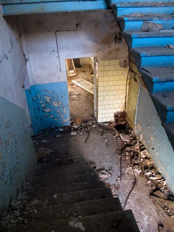 больницы Красного Креста Днепропетровск, or the abandoned Red Cross Hospital in Dnipro, Ukraine