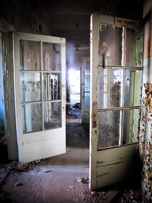 больницы Красного Креста Днепропетровск, or the abandoned Red Cross Hospital in Dnipro, Ukraine