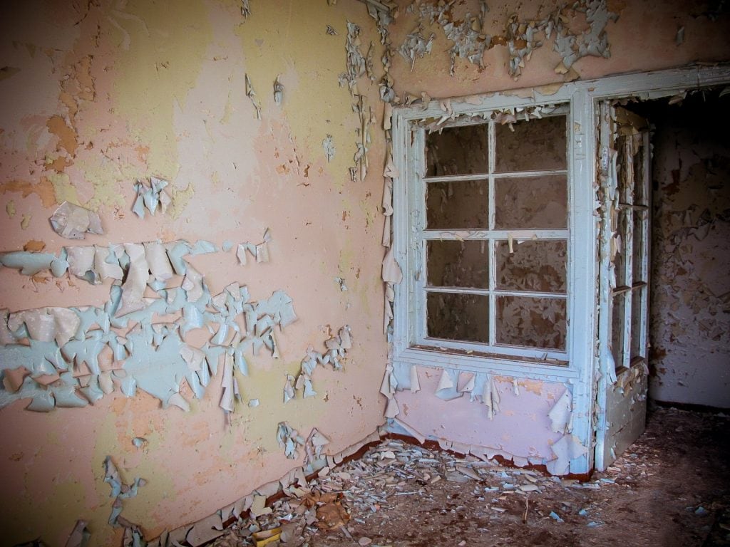 больницы Красного Креста Днепропетровск, or the abandoned Red Cross Hospital in Dnipro, Ukraine