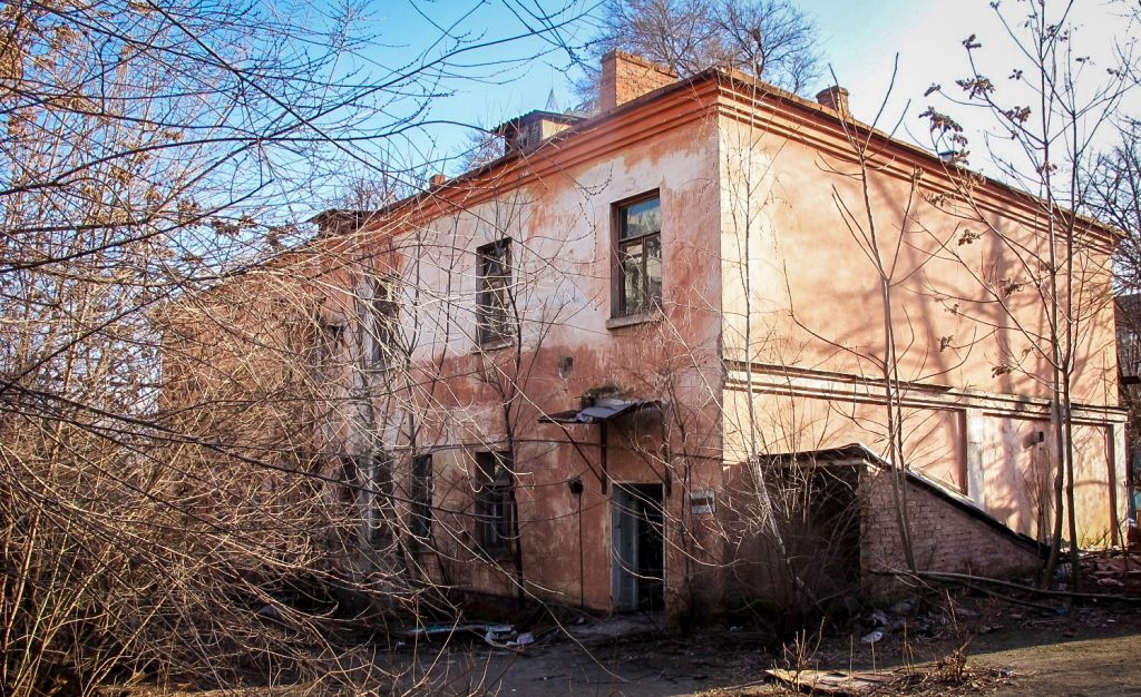 больницы Красного Креста Днепропетровск, or the abandoned Red Cross Hospital in Dnipro, Ukraine