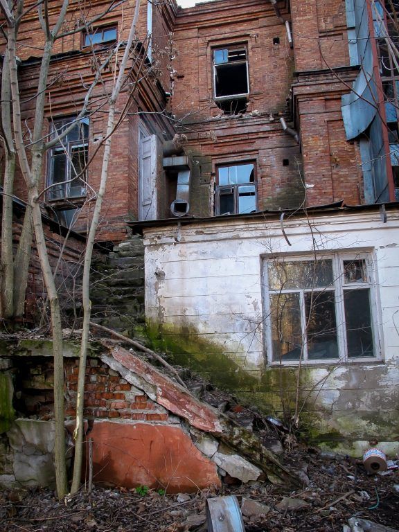 больницы Красного Креста Днепропетровск, or the abandoned Red Cross Hospital in Dnipro, Ukraine