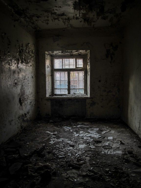 больницы Красного Креста Днепропетровск, or the abandoned Red Cross Hospital in Dnipro, Ukraine