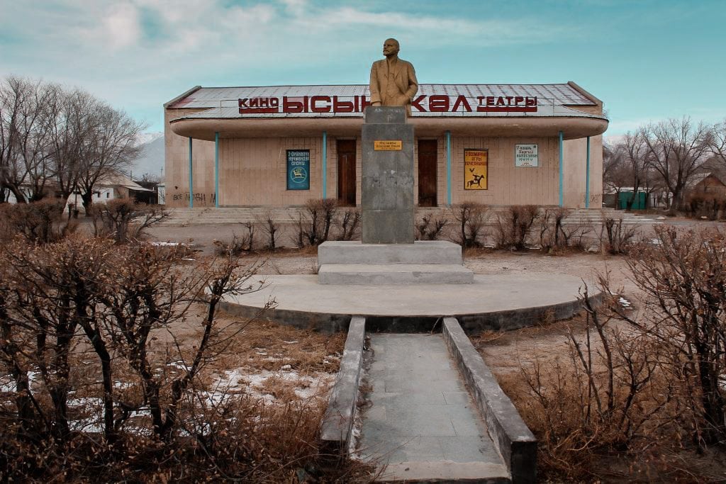 balykchy, kyrgyzstan on issyk-kul lenin statue