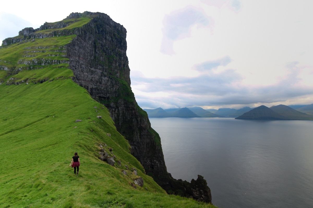 Kalsoy, Faroe Islands: Everything to Know About the Hike to Kallur Lighthouse