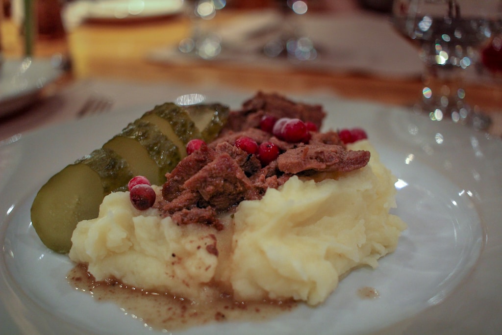 reindeer meat local finnish lapland dish at Isokenkäisten Klubi in kuusamo, finland