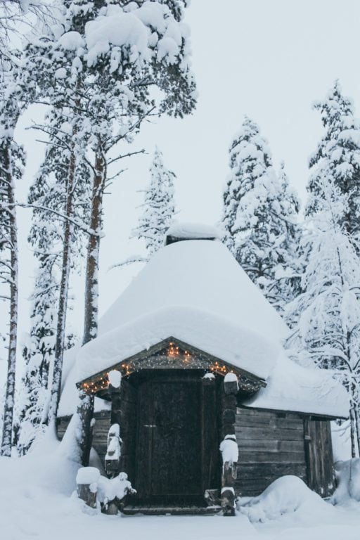 cabin and snow at Isokenkäisten Klubi in kuusamo, finland in finnish lapland