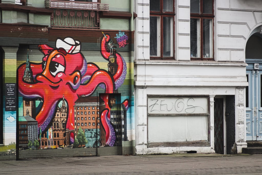 8 alternative things to do in hamburg, germany in winter. street art hamburg