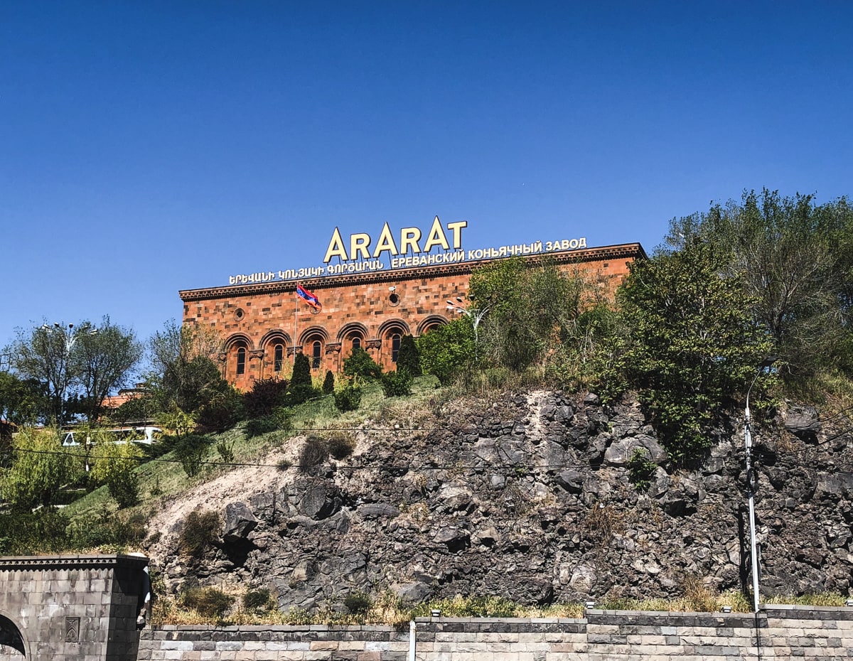Henrikh Mkhitaryan iArmenia: Armenian History, Holidays, Sights