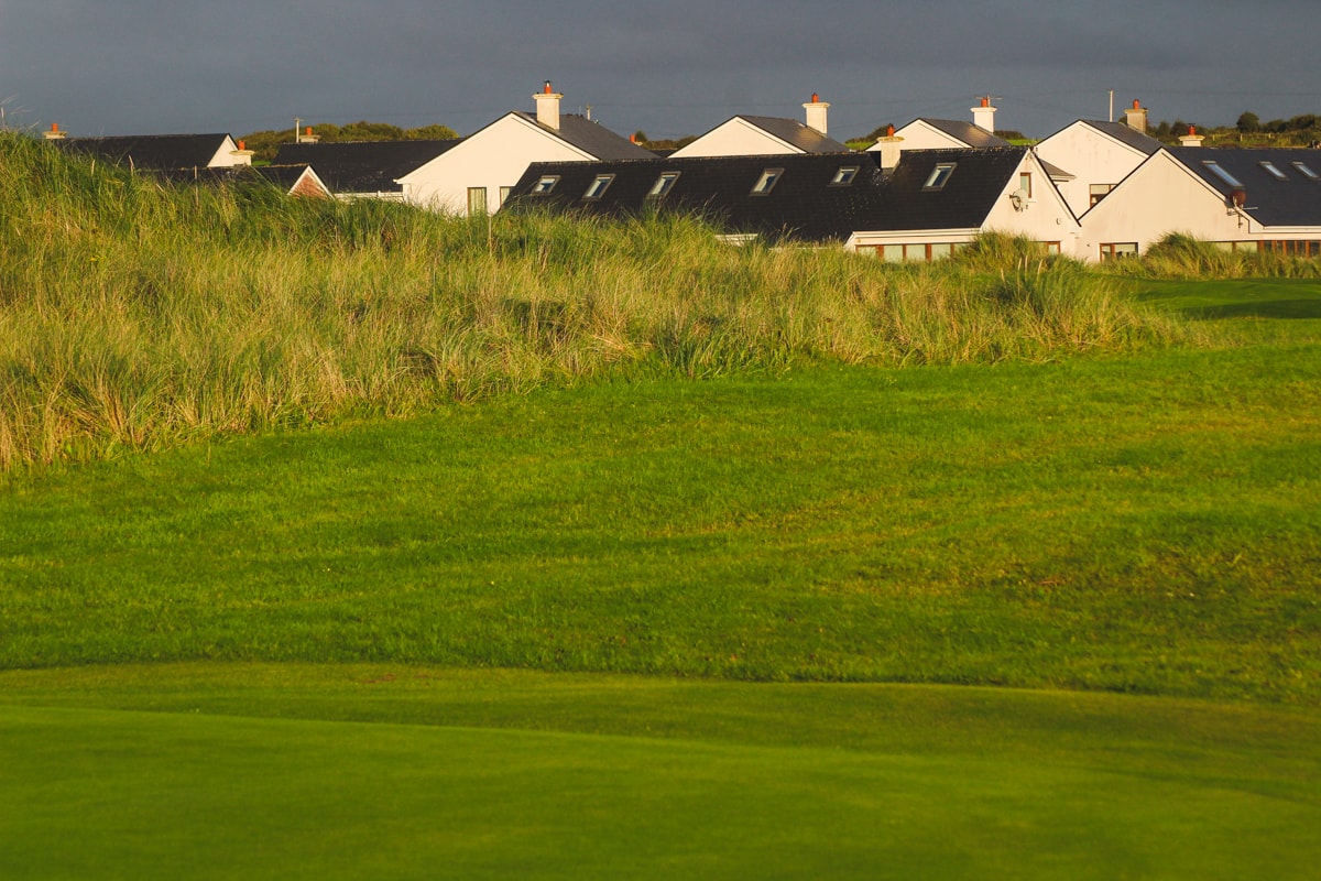 enniscrone golf club at dusk