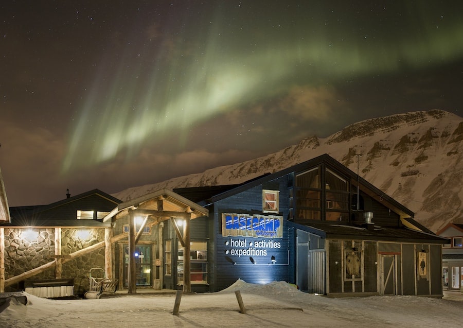 Basecamp_Hotel_Outside_Northernlights-min