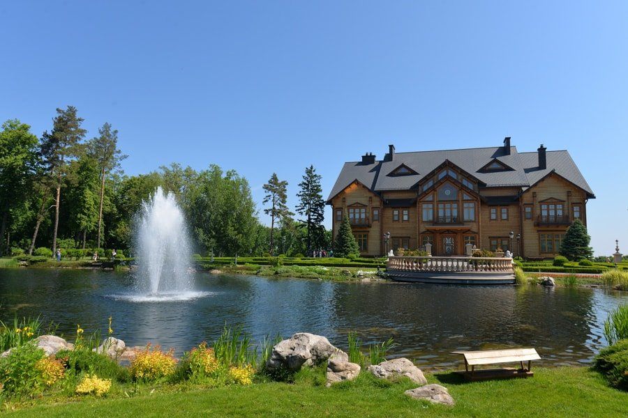 Things to Do in Kiev, Ukraine (Kyiv) palace of corruption