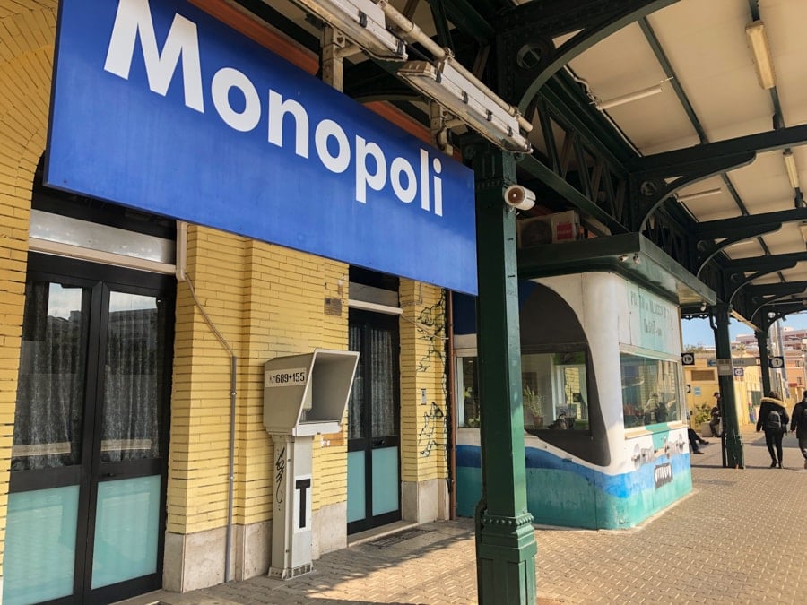 Getting from Bari to Monopoli in Italy by Trains-2-min