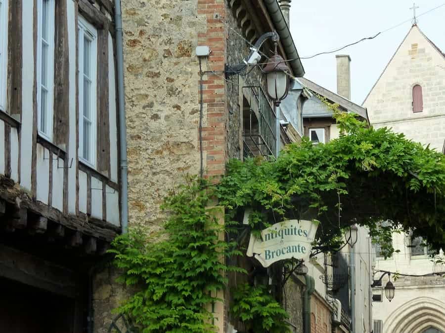 Best Champagne Tour in Reims Guide = Tastings and Tours