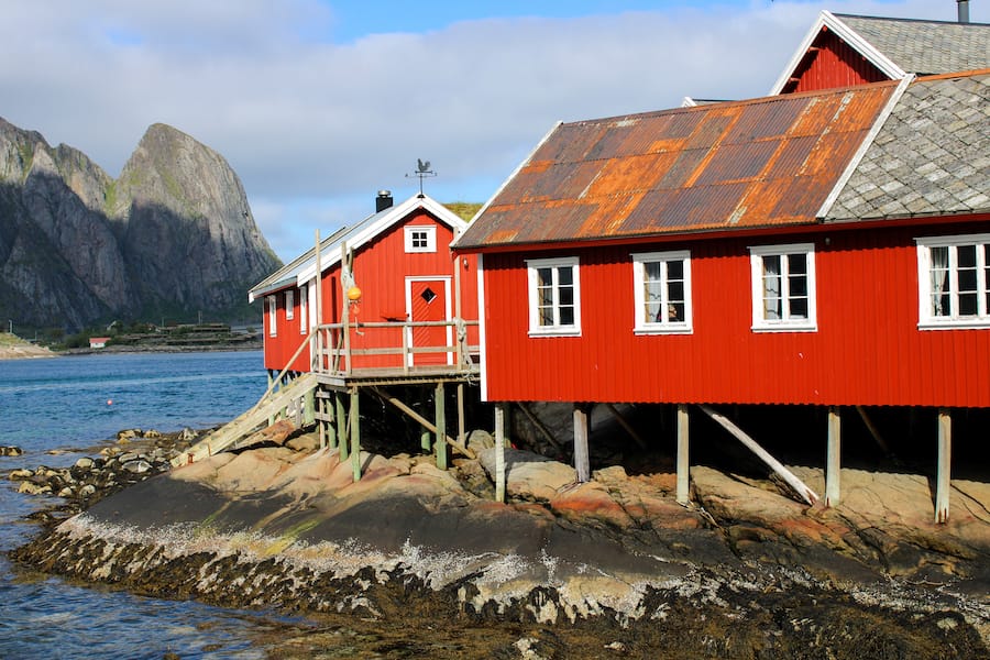 Reine Rorbuer: Best Rorbuer in Lofoten: 5 awesome Lofoten Rorbuer you should book for your trip! Lofoten Cabins / Lofoten Rorbu / Where to stay in the Lofoten Islands