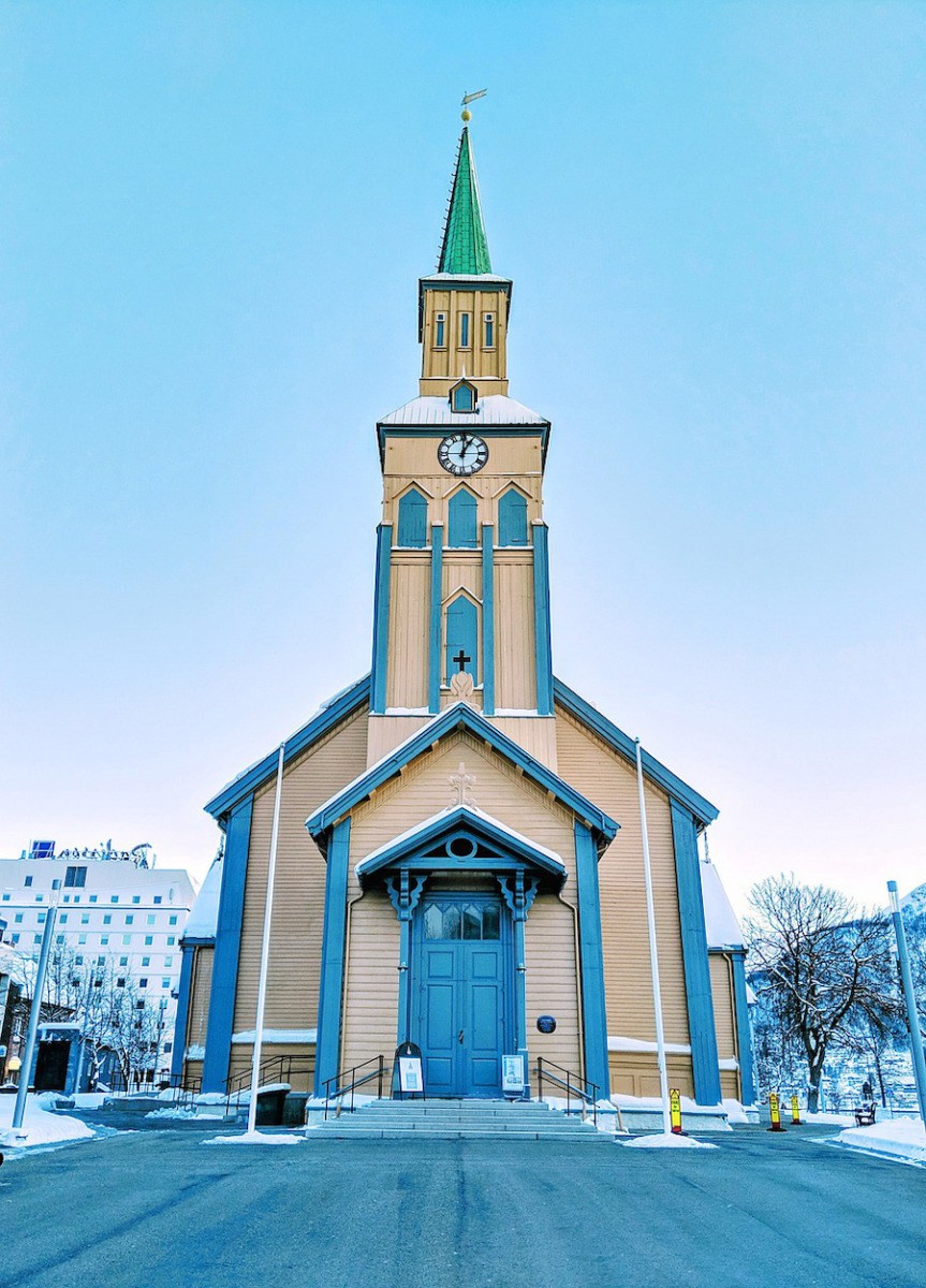 Tromsø in winter guide of things to do, places to visit, and what to do. Includes Tromsø tours and excursions, restaurants, and more!