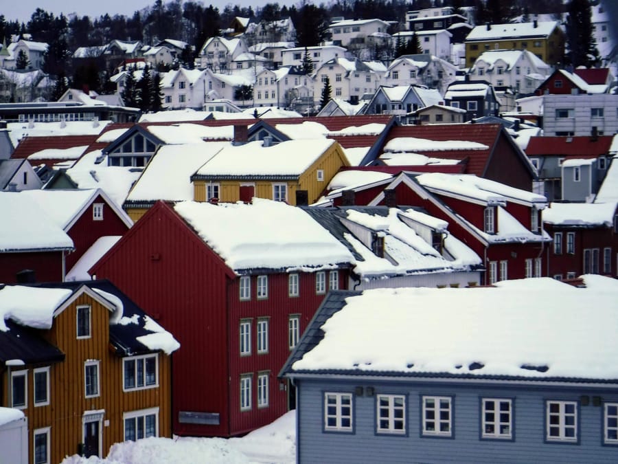 Tromsø itinerary- how to maximize your Tromsø trip with 2-5 days there (best northern lights tours, dog sledding tours, etc)