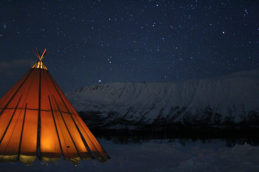 Tromsø itinerary- how to maximize your Tromsø trip with 2-5 days there (best northern lights tours, dog sledding tours, etc)