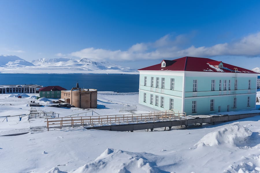 Visiting Svalbard in winter is a great option for those who want to see more than just polar bears in Spitsbergen. This is a guide of what to do during winter.