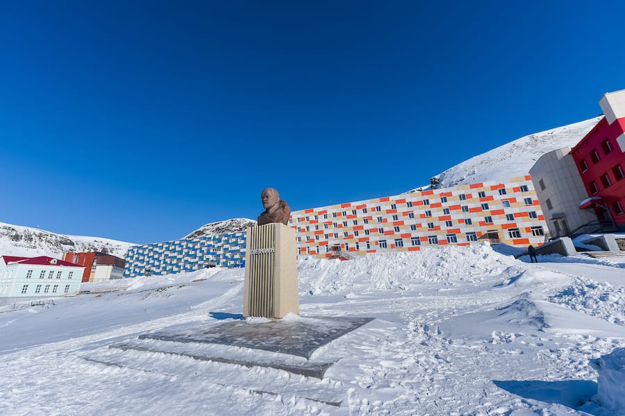12 Otherworldly and Epic Things to Do in Svalbard in Winter