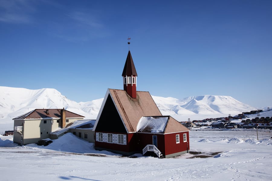 12 Otherworldly and Epic Things to Do in Svalbard in Winter