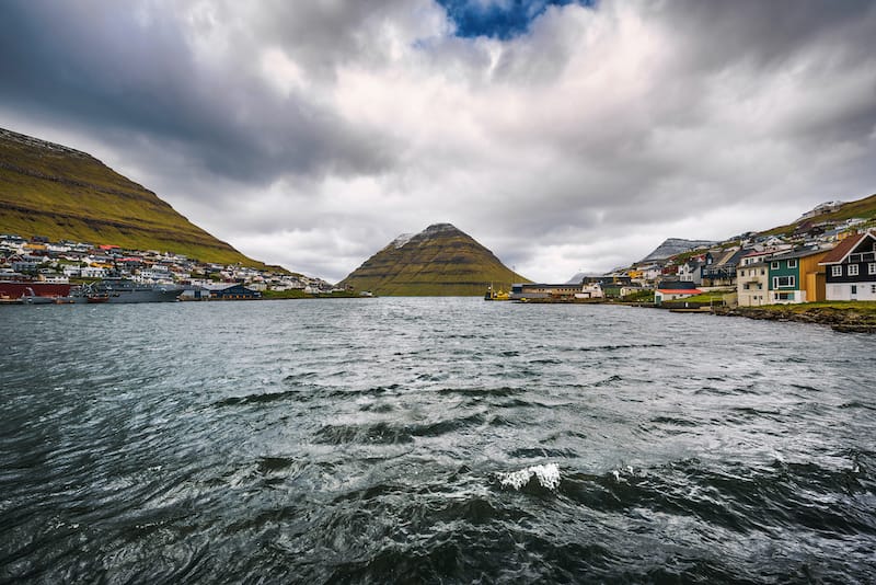 An island in the north of the Faroe Islands that often is forgotten about is Kunoy island. This is a Kunoy travel guide, including the forest on Kunoy and more.