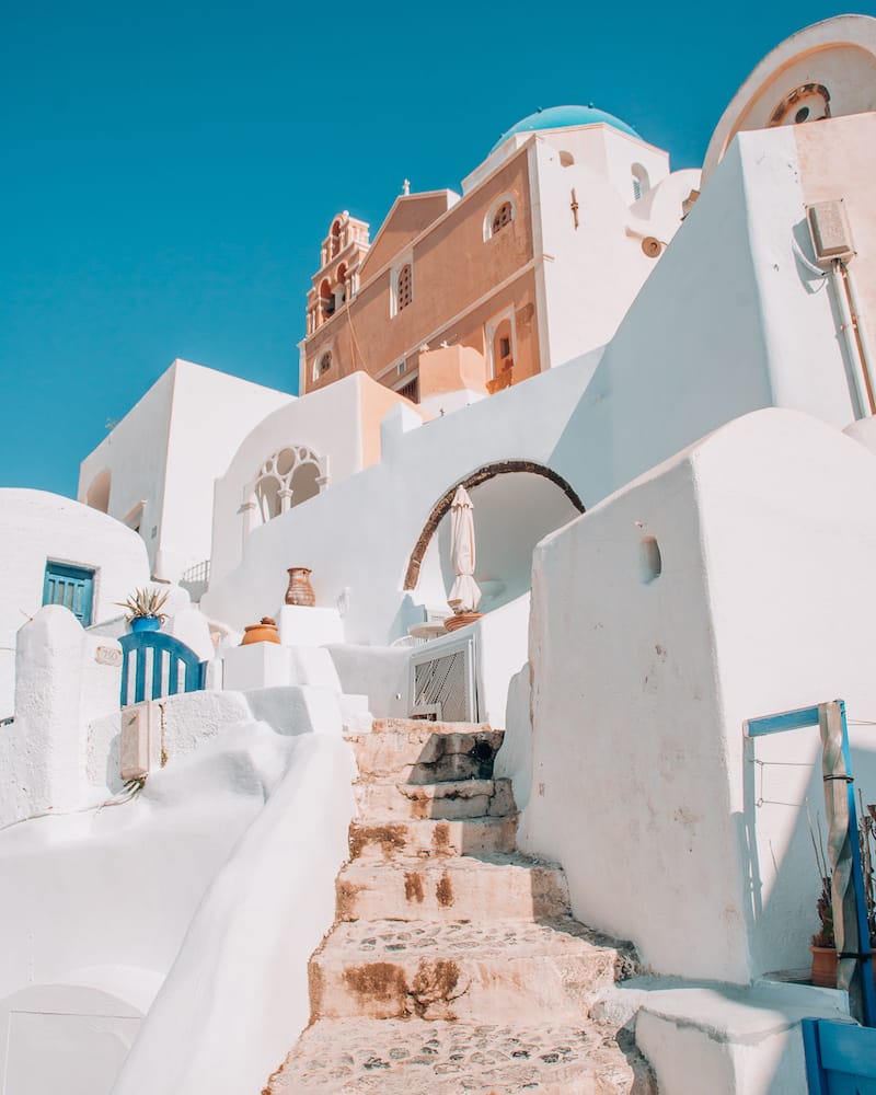 Path close to the main street in Oia, Santorini