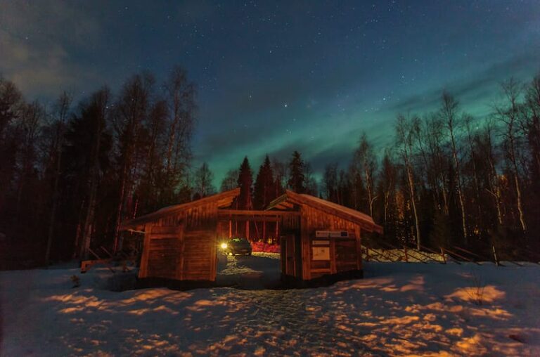 How to See the Northern Lights in Rovaniemi (Best Tours + Tips)