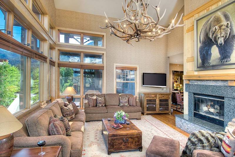 Luxury Cody House Airbnbs in Grand Teton National Park