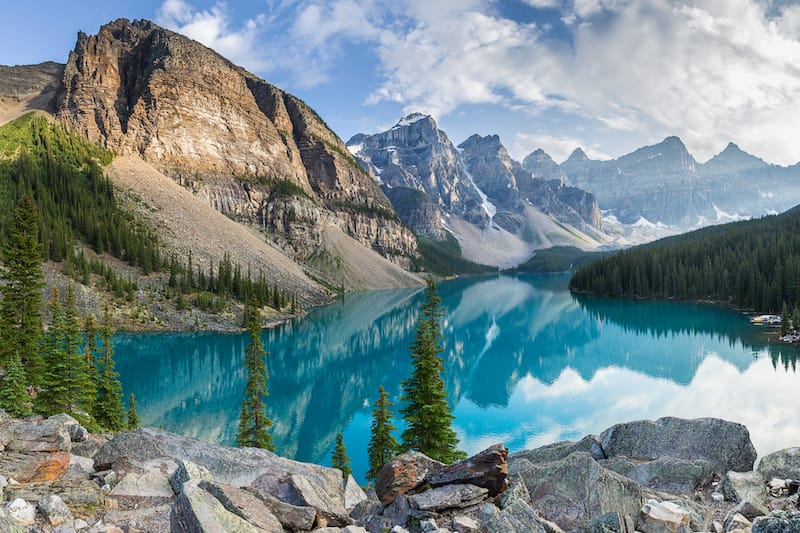 Moraine Lake in Banff Canada - facts about the Rocky Mountains