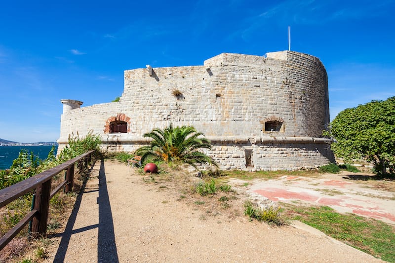 The Royal Tour tower is a fort built to protect the naval port of Toulon city in France