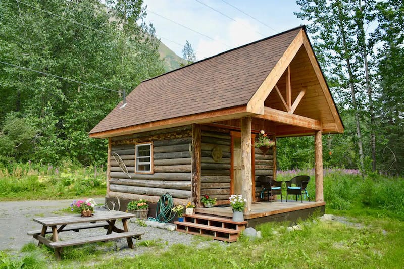 Bear-Cub-Cabin-in-Seward-Alaska