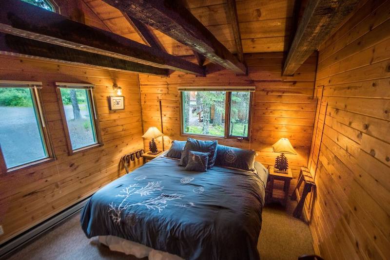 Lodging in Seward Alaska Cabin 1