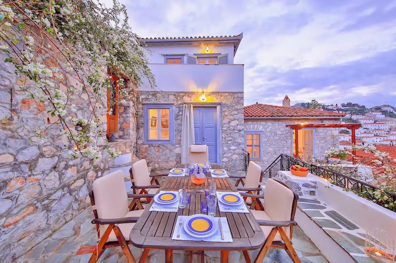 The Maisonette - View Historic Hydra in Comfort
