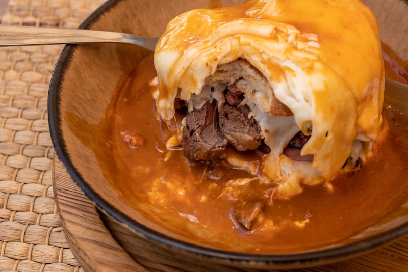 Francesinha with cheese