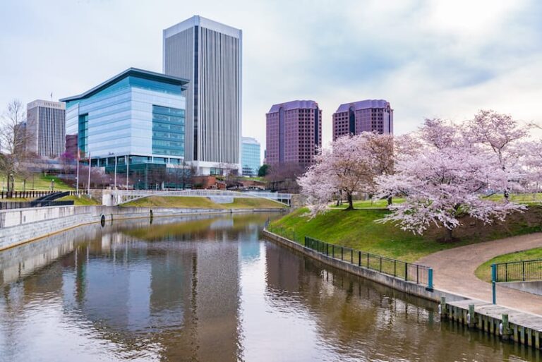 22 Best Places to Visit in March in the USA (+ Spring Tips!)