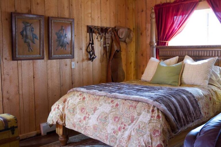 12 Best Airbnbs in Torrey, Utah (+ Cabins near Capitol Reef)
