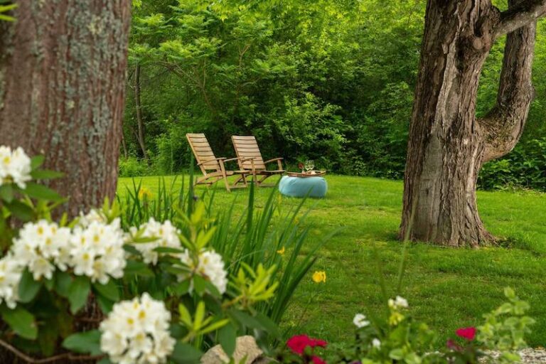 13 Best Airbnbs in Kennebunkport (Seaside Cottages & More!)