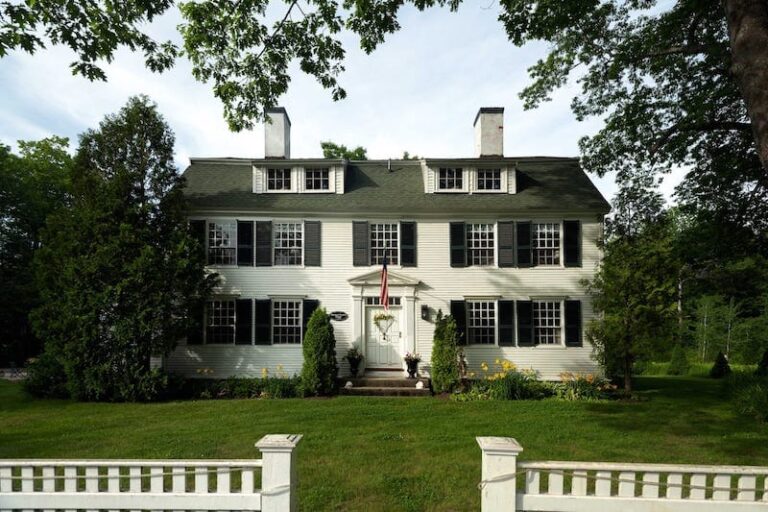 13 Best Airbnbs in Kennebunkport (Seaside Cottages & More!)