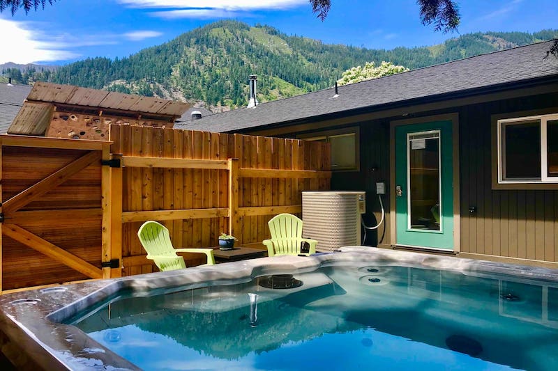 Hot Tub with Mountain Views Retreat