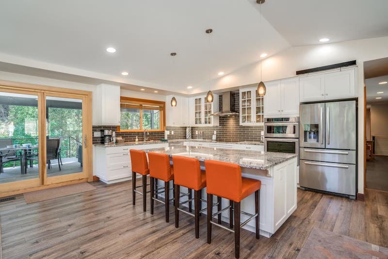 Large Modern Home w: Private Pickleball Court