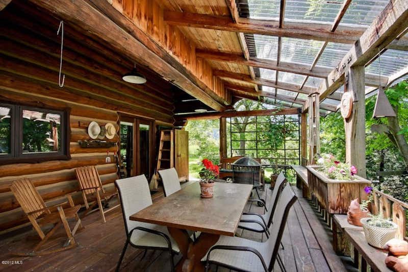 Log Chalet - Just a Walk into Town! 2