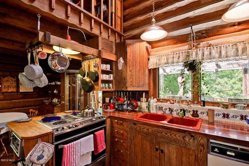 Log Chalet - Just a Walk into Town! 3