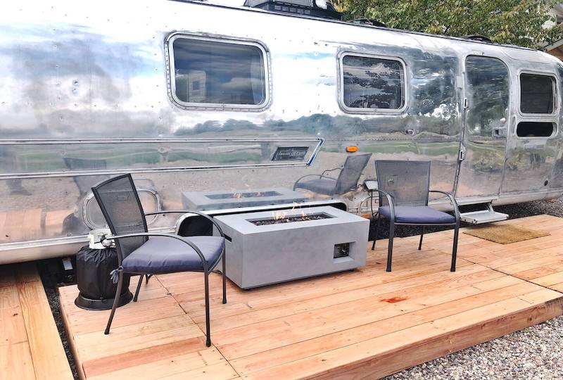 Luxury Minted '76 Airstream Mountain Modern Studio