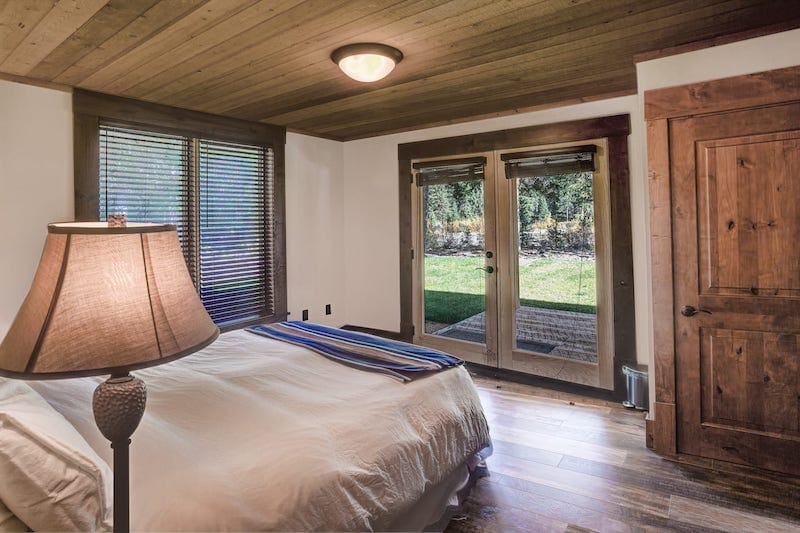 MTNLUX Guest House Sauna & Hot Tub
