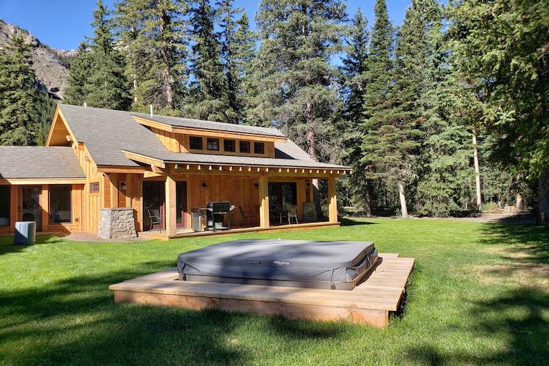MTNLUX Guest House Sauna & Hot Tub