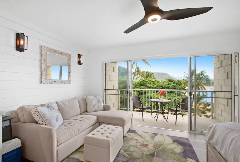 Best Airbnbs in Oahu - Makaha Beach and Surf Studio