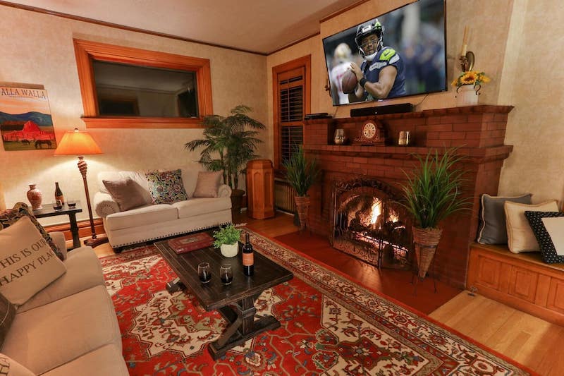 Spectacular Historic Stone Mansion in Town 2