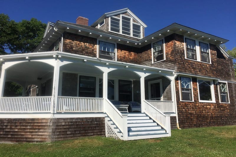 Victorian Cottage Overlooking the Ocean