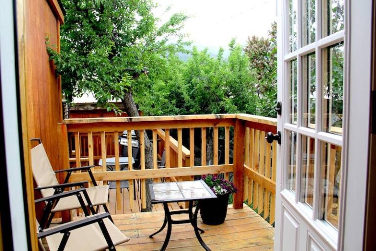 13 Best Airbnbs near Yellowstone National Park (All Budgets)